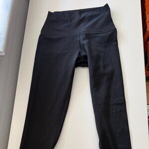 Girls Lululemon Size 2.  Wunder Train No Line High-Rise Tight